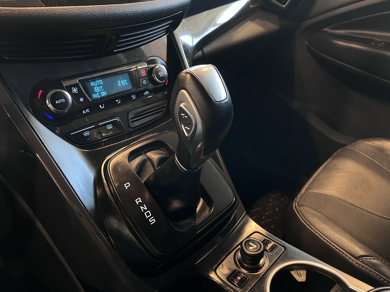 FORD KUGA