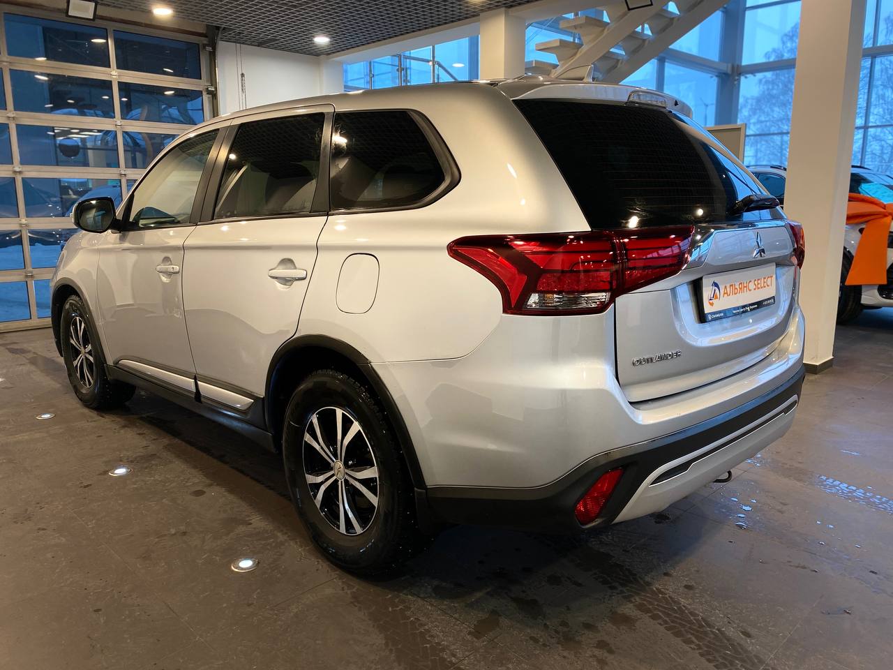 MITSUBISHI OUTLANDER