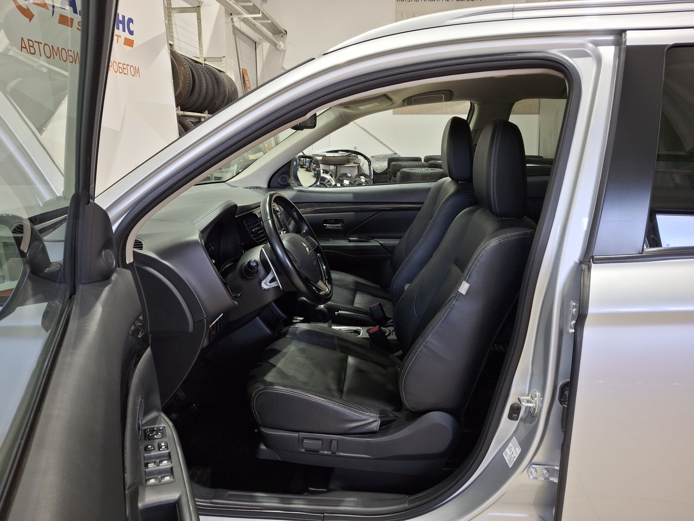 MITSUBISHI OUTLANDER