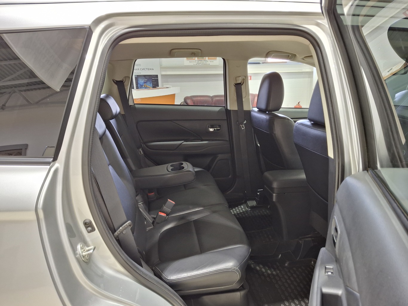 MITSUBISHI OUTLANDER