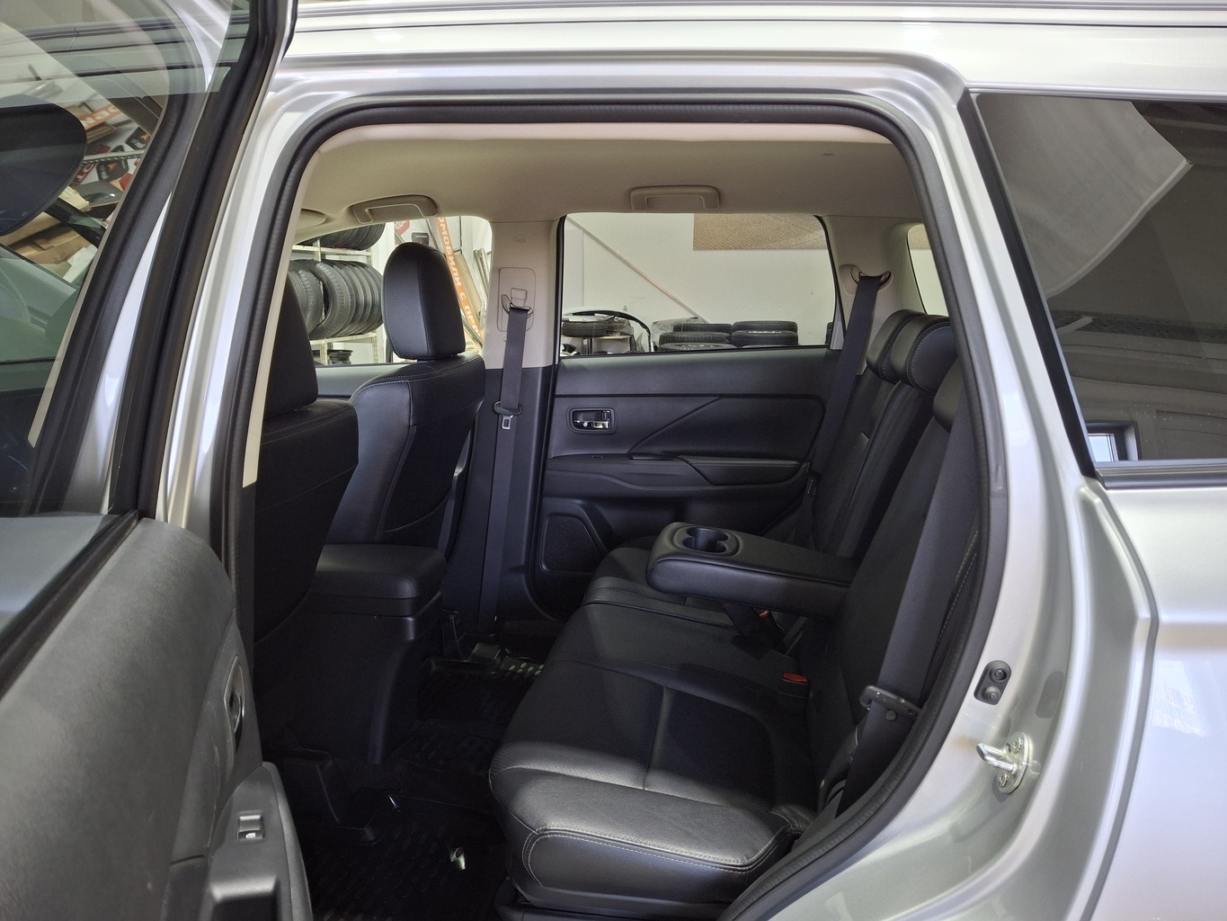 MITSUBISHI OUTLANDER