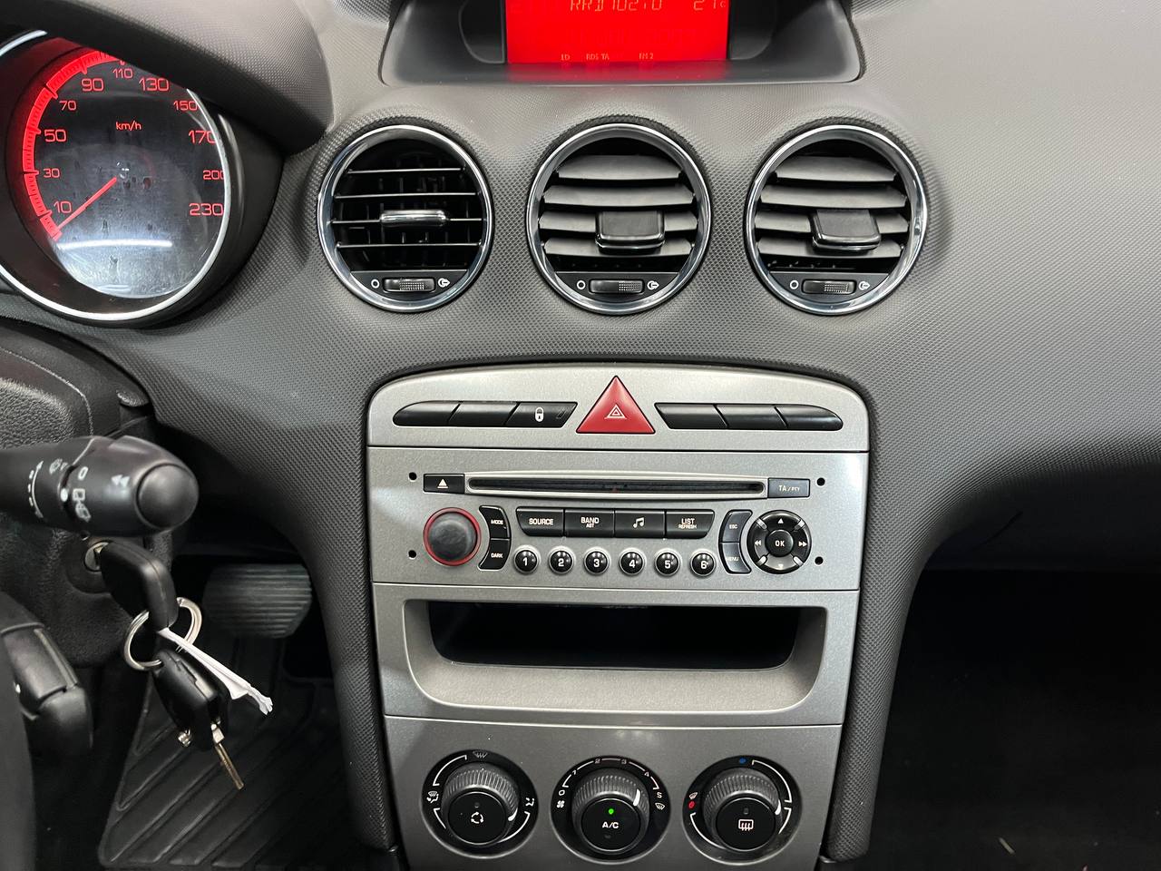 PEUGEOT 308