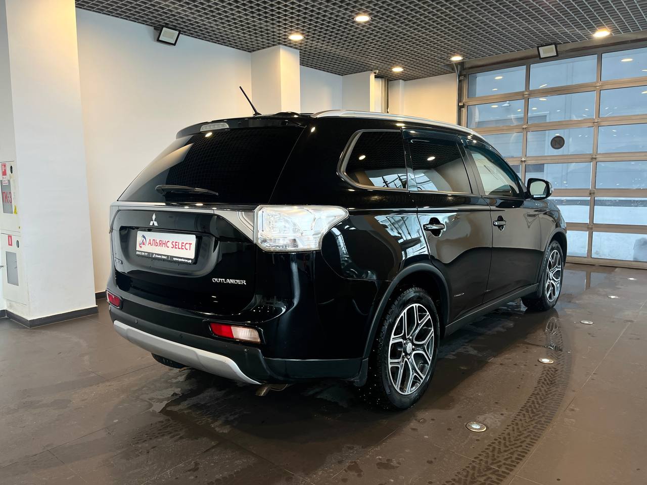 MITSUBISHI OUTLANDER