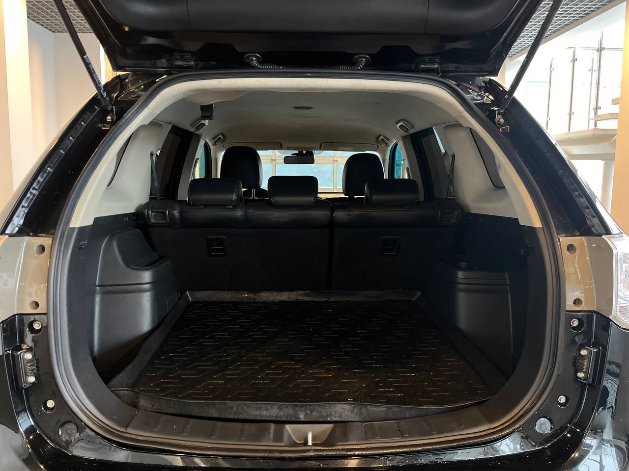 MITSUBISHI OUTLANDER