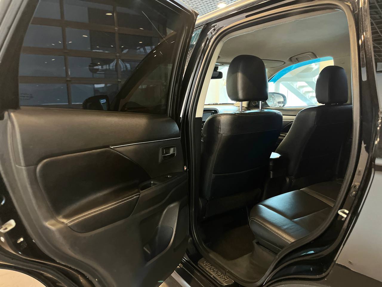 MITSUBISHI OUTLANDER