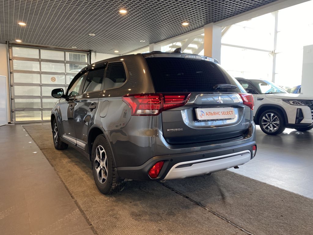 MITSUBISHI OUTLANDER