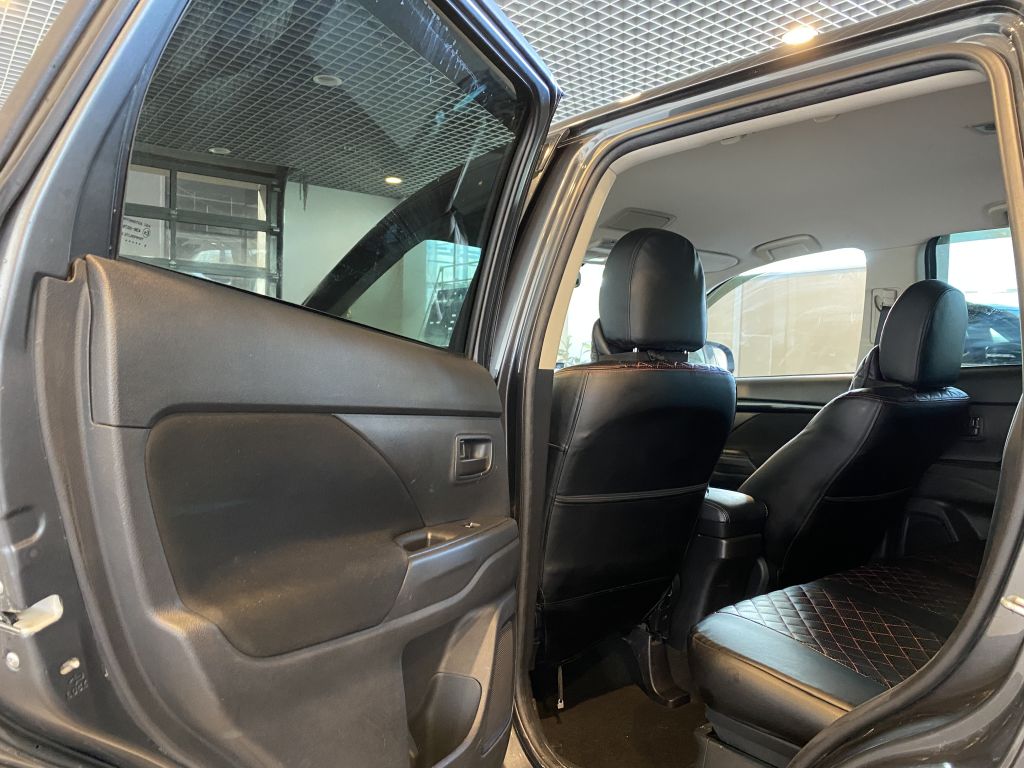 MITSUBISHI OUTLANDER