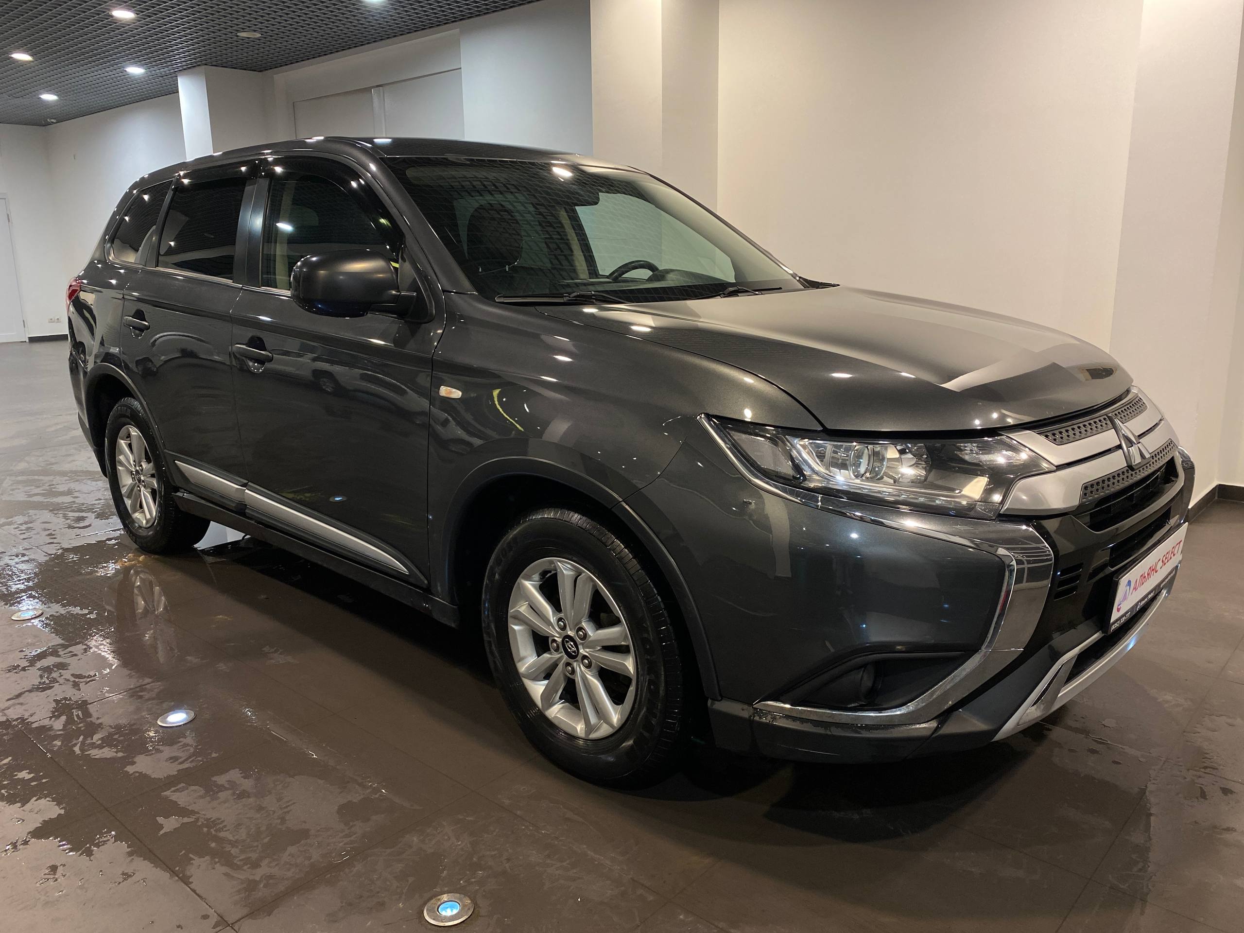 MITSUBISHI OUTLANDER