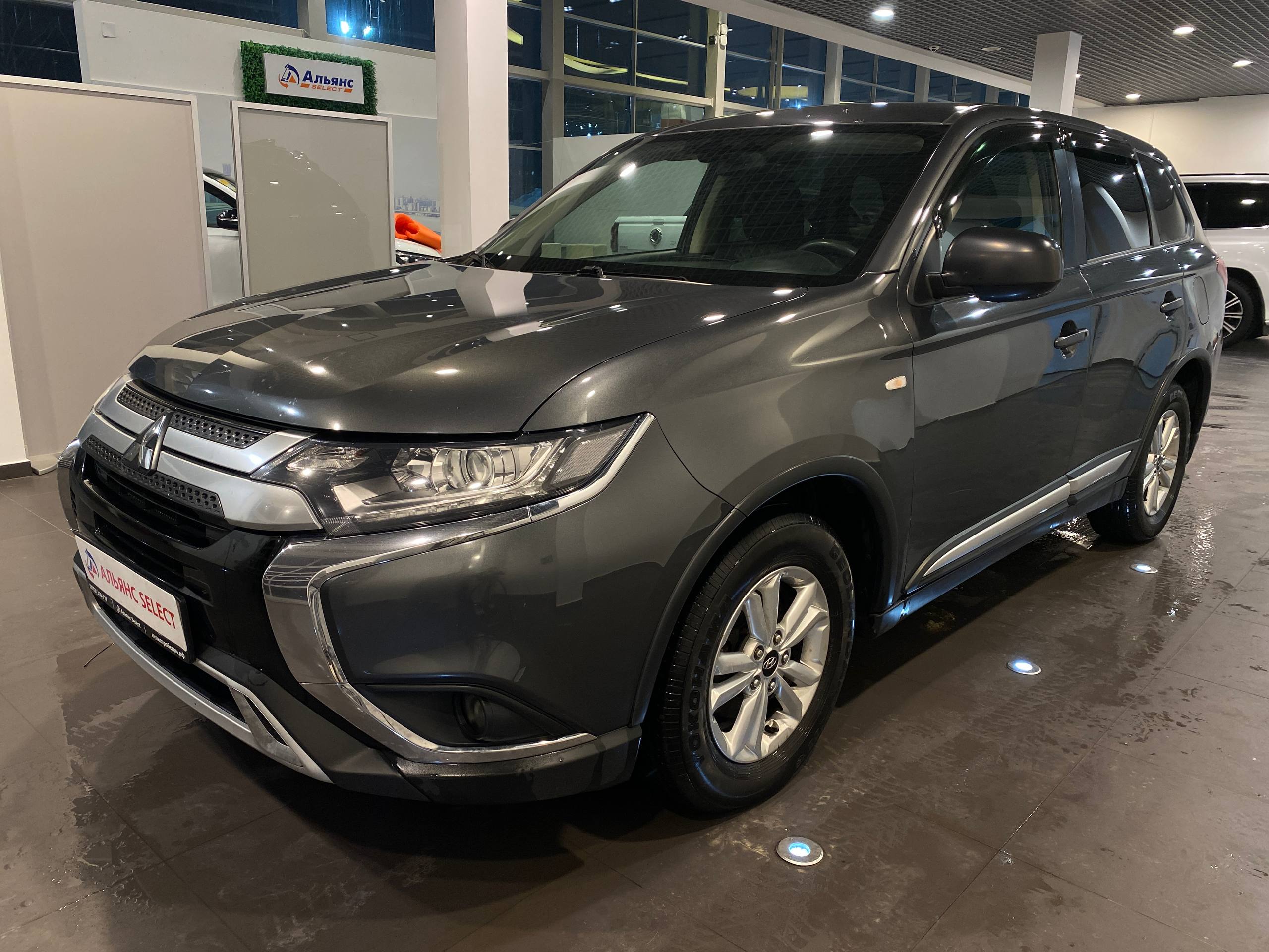 MITSUBISHI OUTLANDER