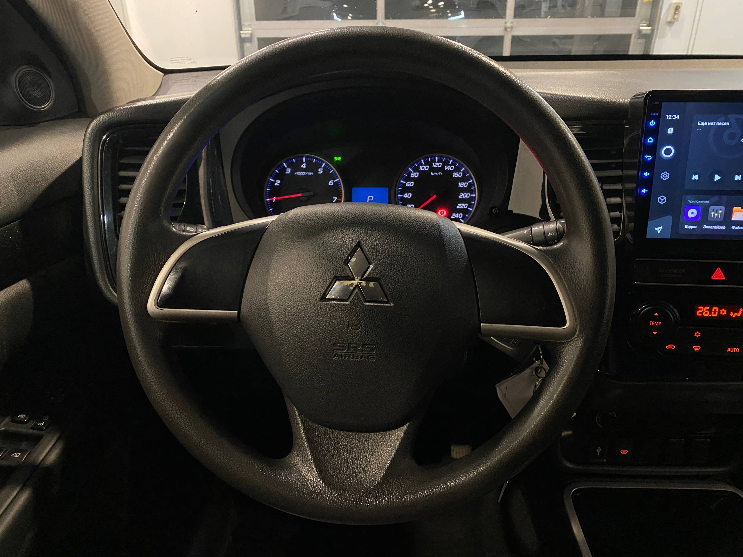 MITSUBISHI OUTLANDER