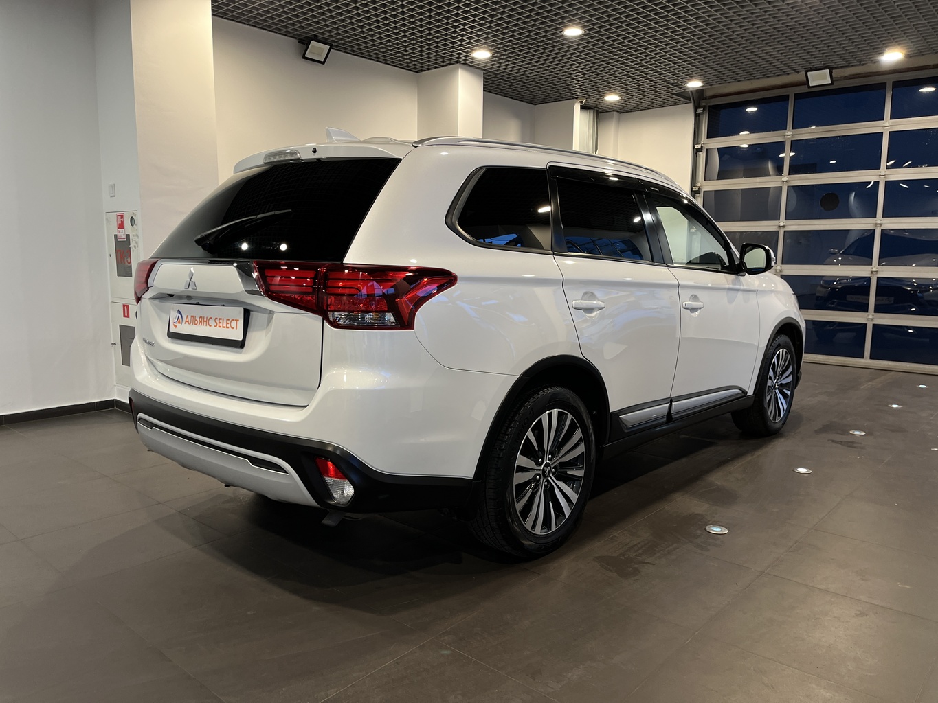 MITSUBISHI OUTLANDER