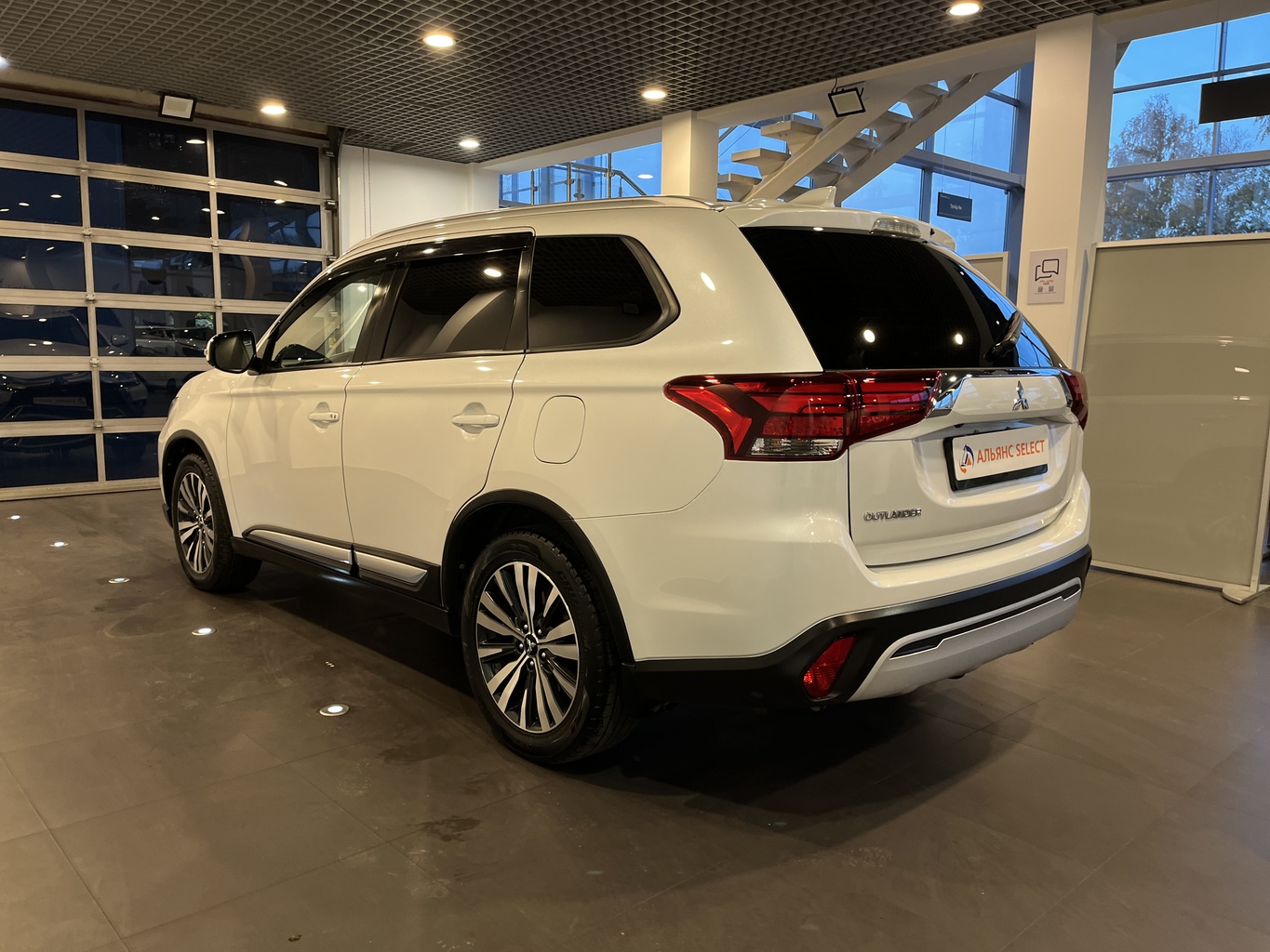 MITSUBISHI OUTLANDER