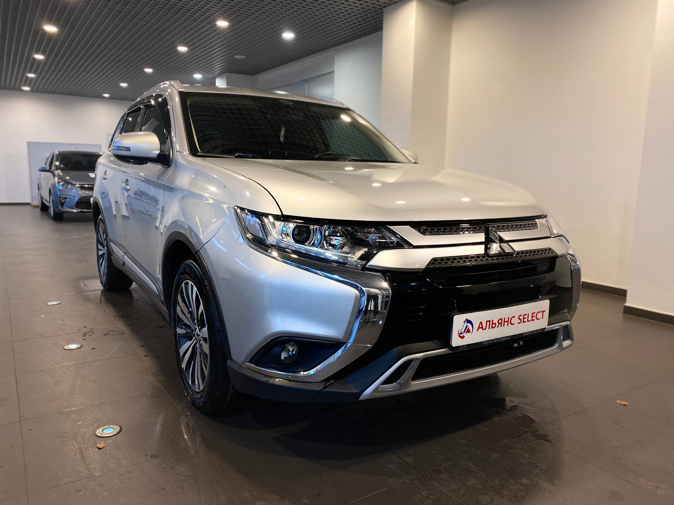 MITSUBISHI OUTLANDER