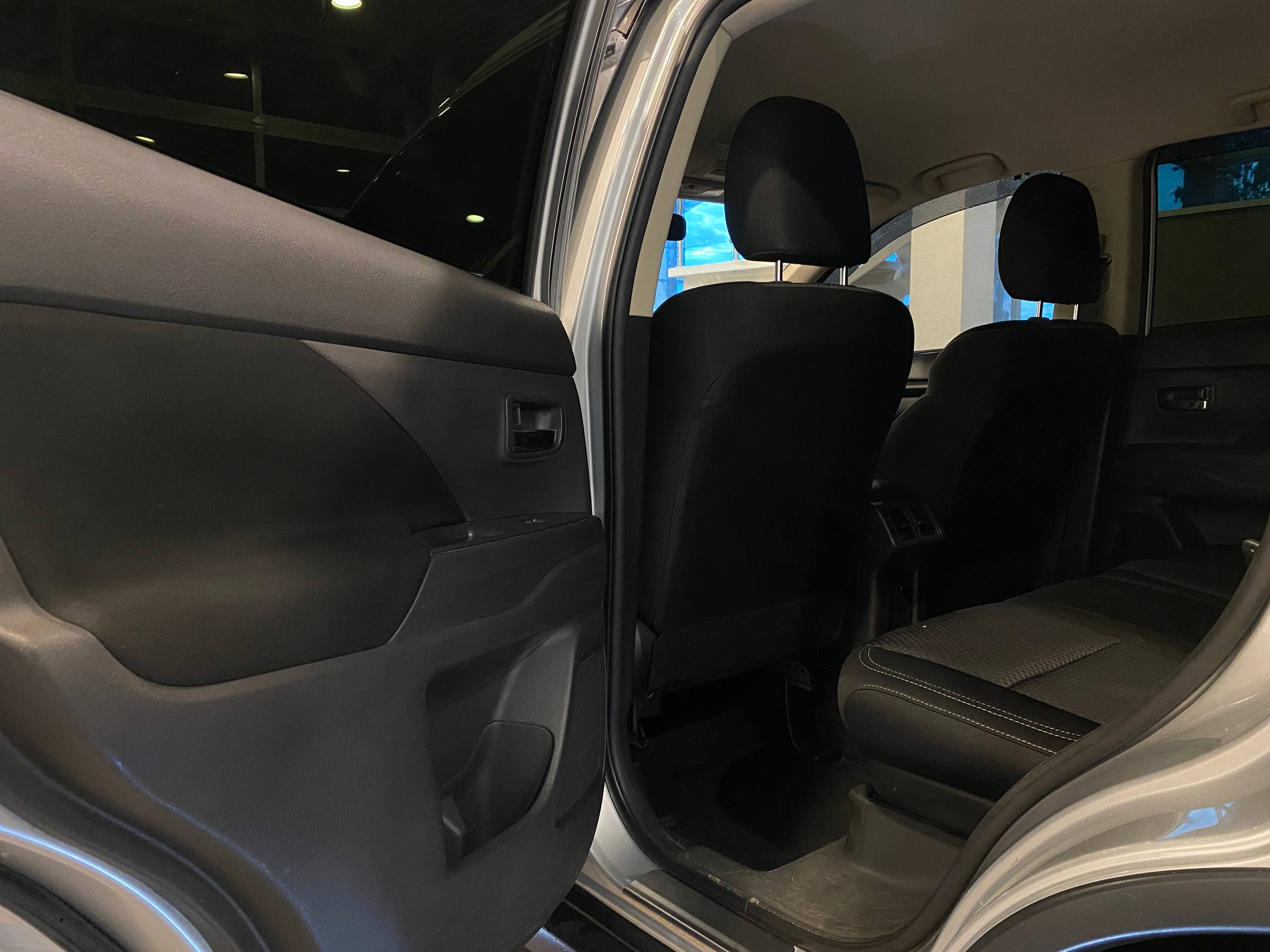 MITSUBISHI OUTLANDER