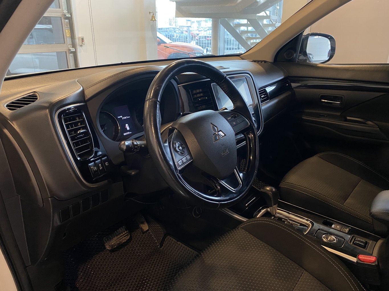 MITSUBISHI OUTLANDER