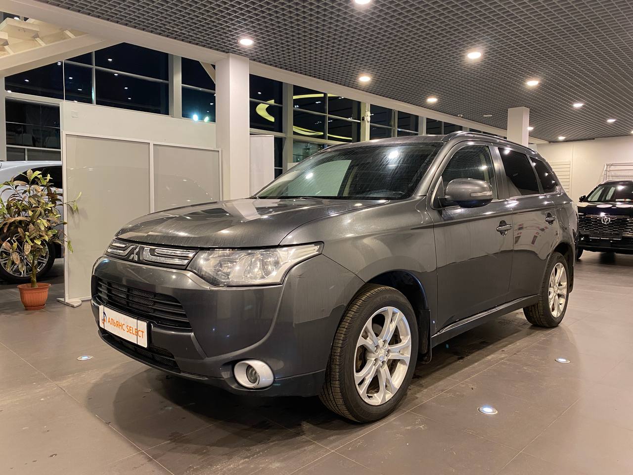 MITSUBISHI OUTLANDER