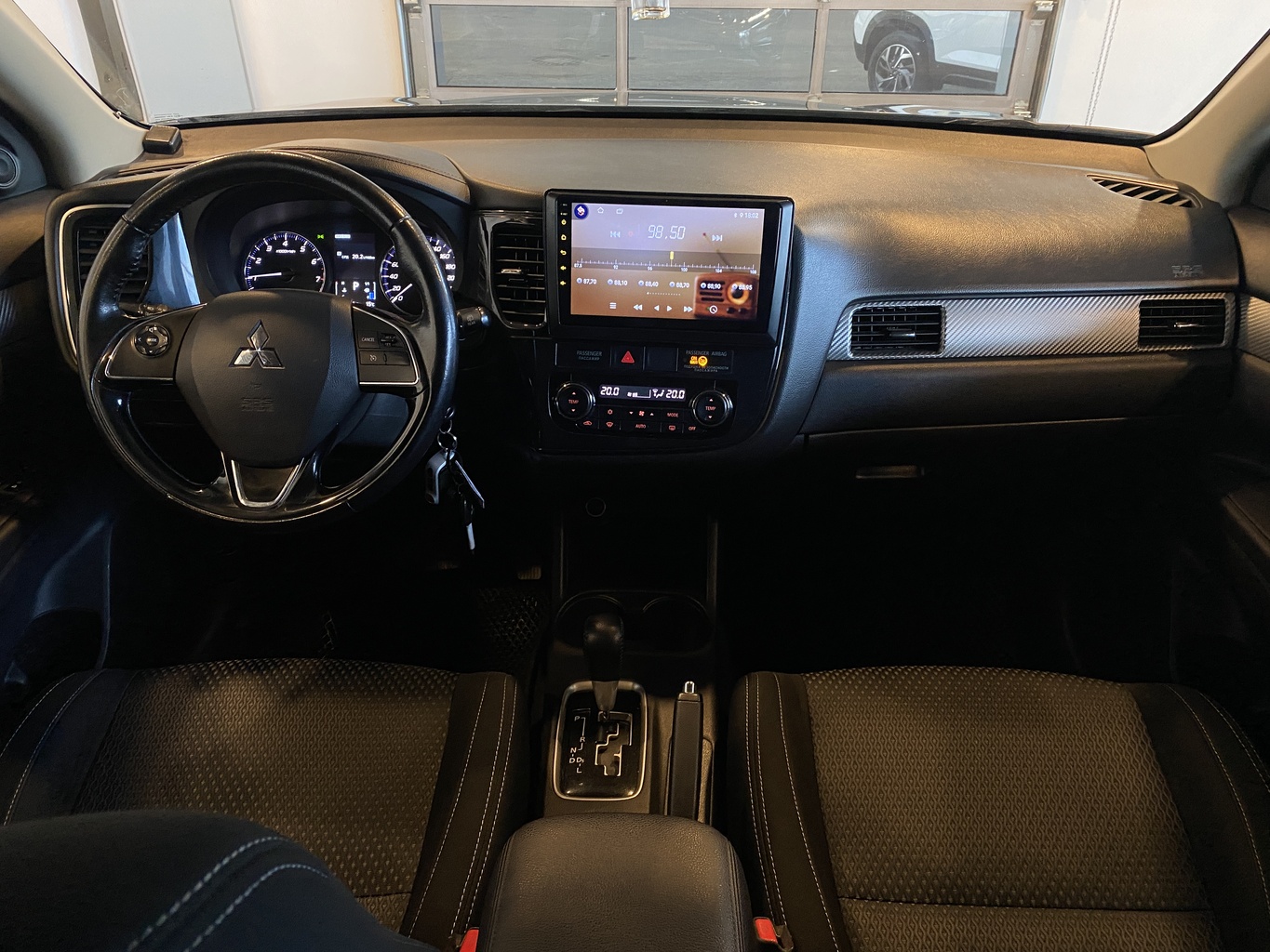 MITSUBISHI OUTLANDER