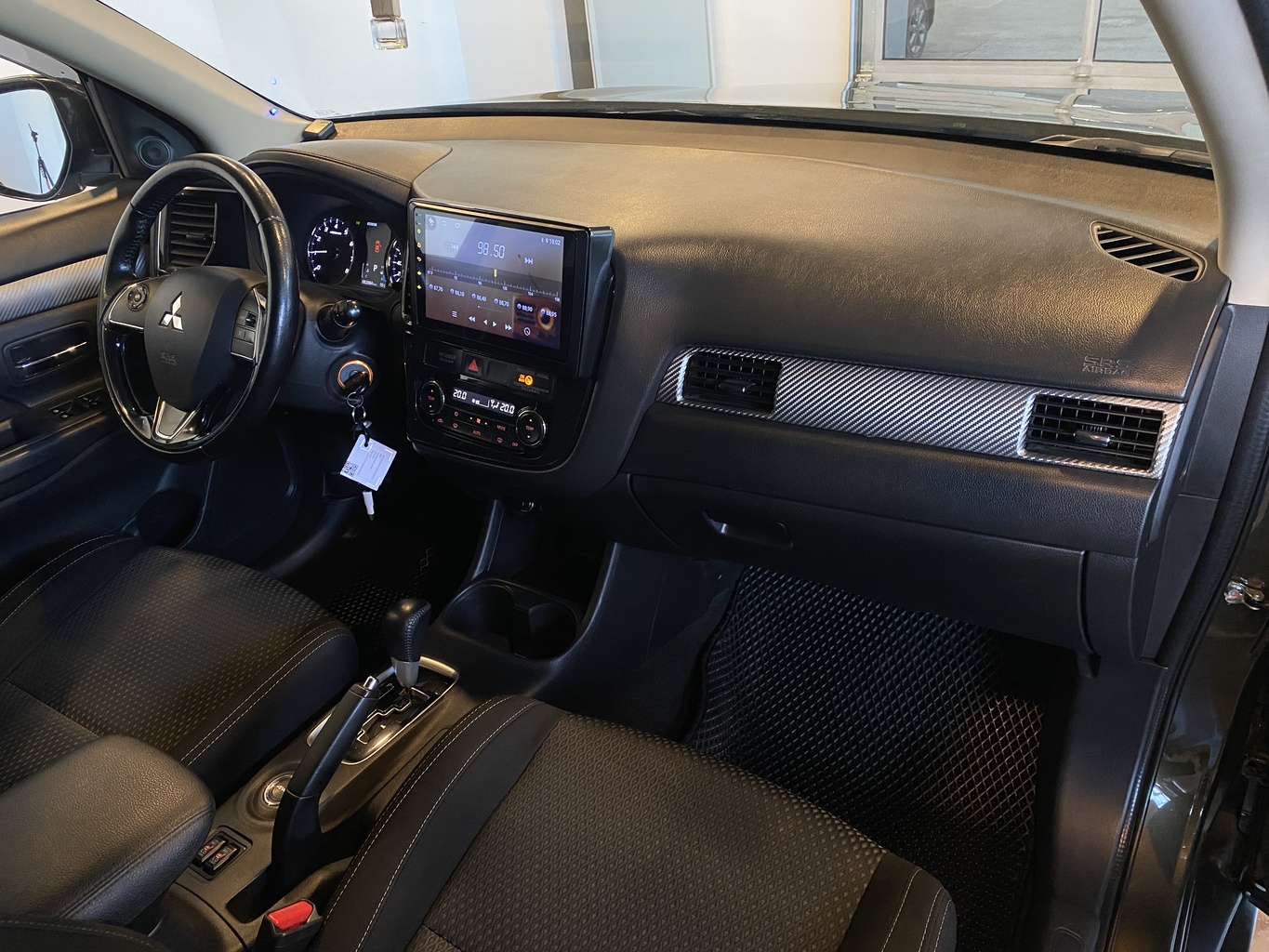 MITSUBISHI OUTLANDER