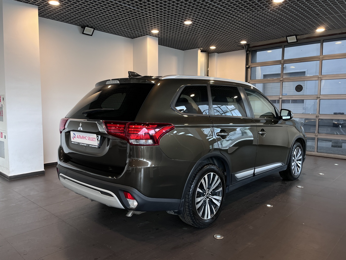 MITSUBISHI OUTLANDER