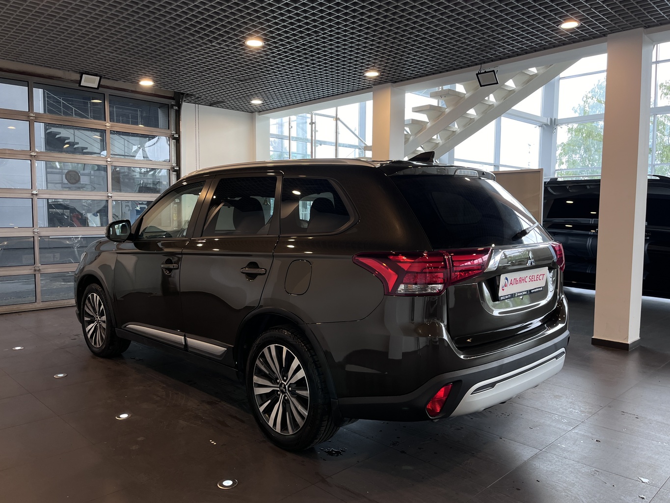 MITSUBISHI OUTLANDER