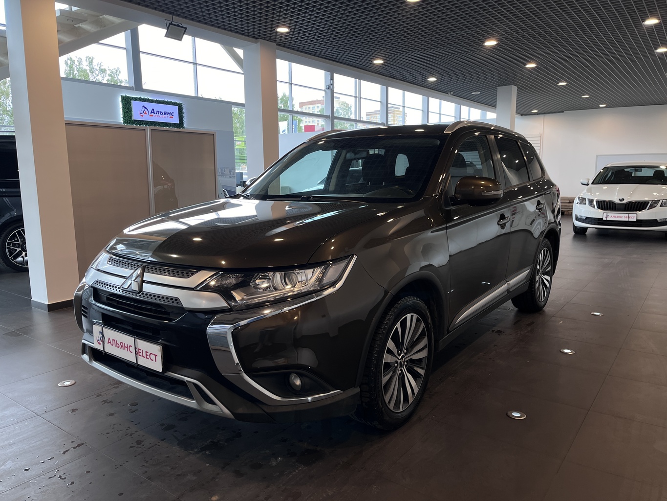 MITSUBISHI OUTLANDER
