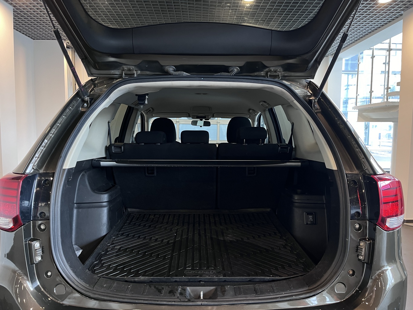 MITSUBISHI OUTLANDER
