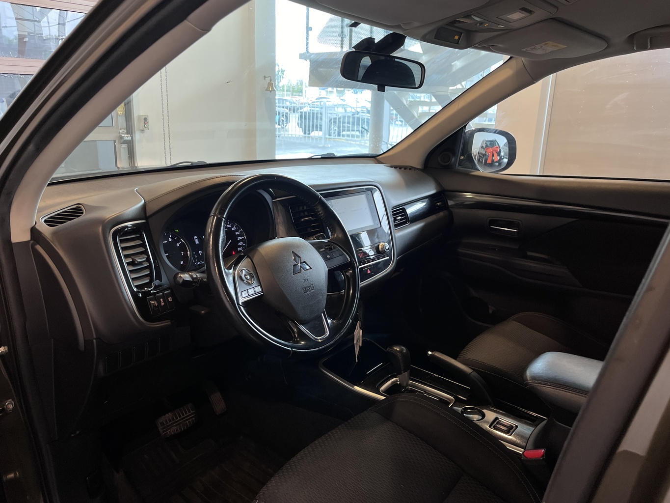 MITSUBISHI OUTLANDER