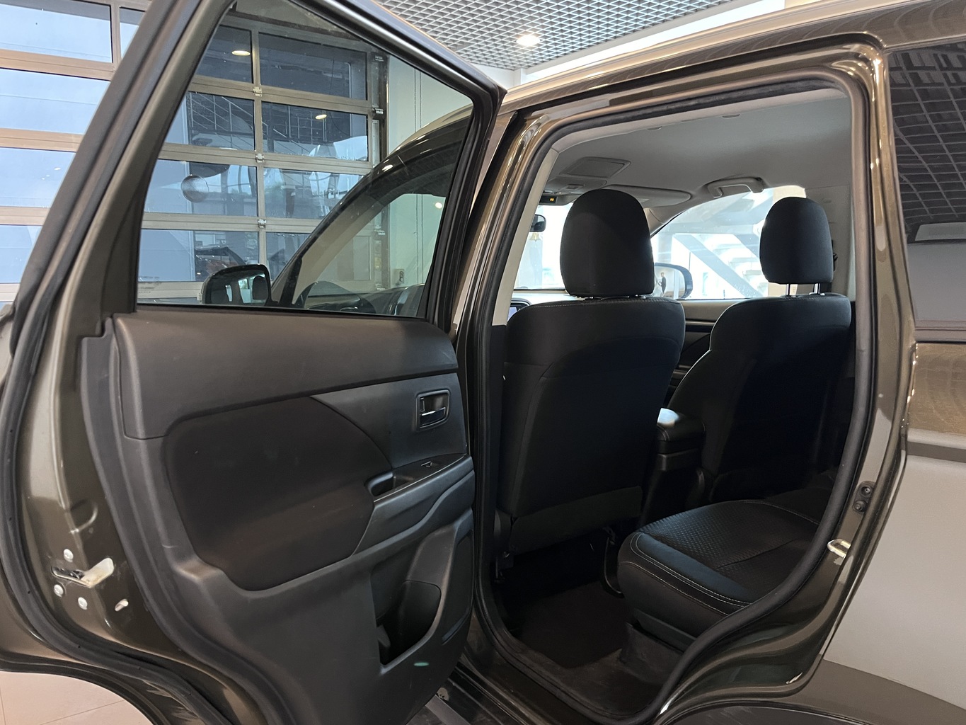 MITSUBISHI OUTLANDER