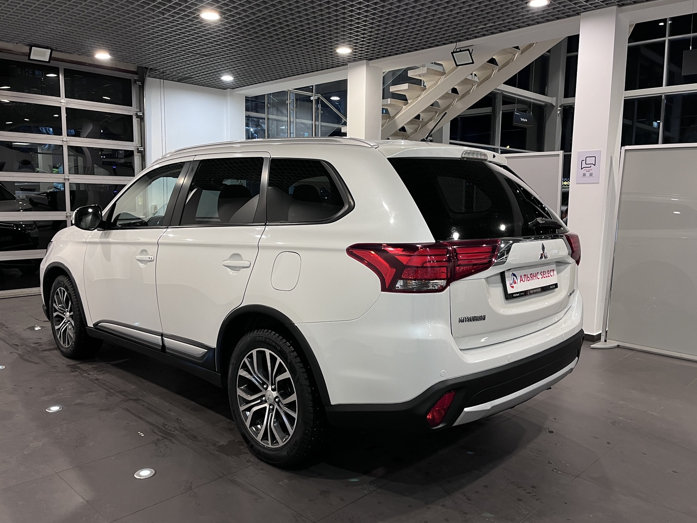 MITSUBISHI OUTLANDER