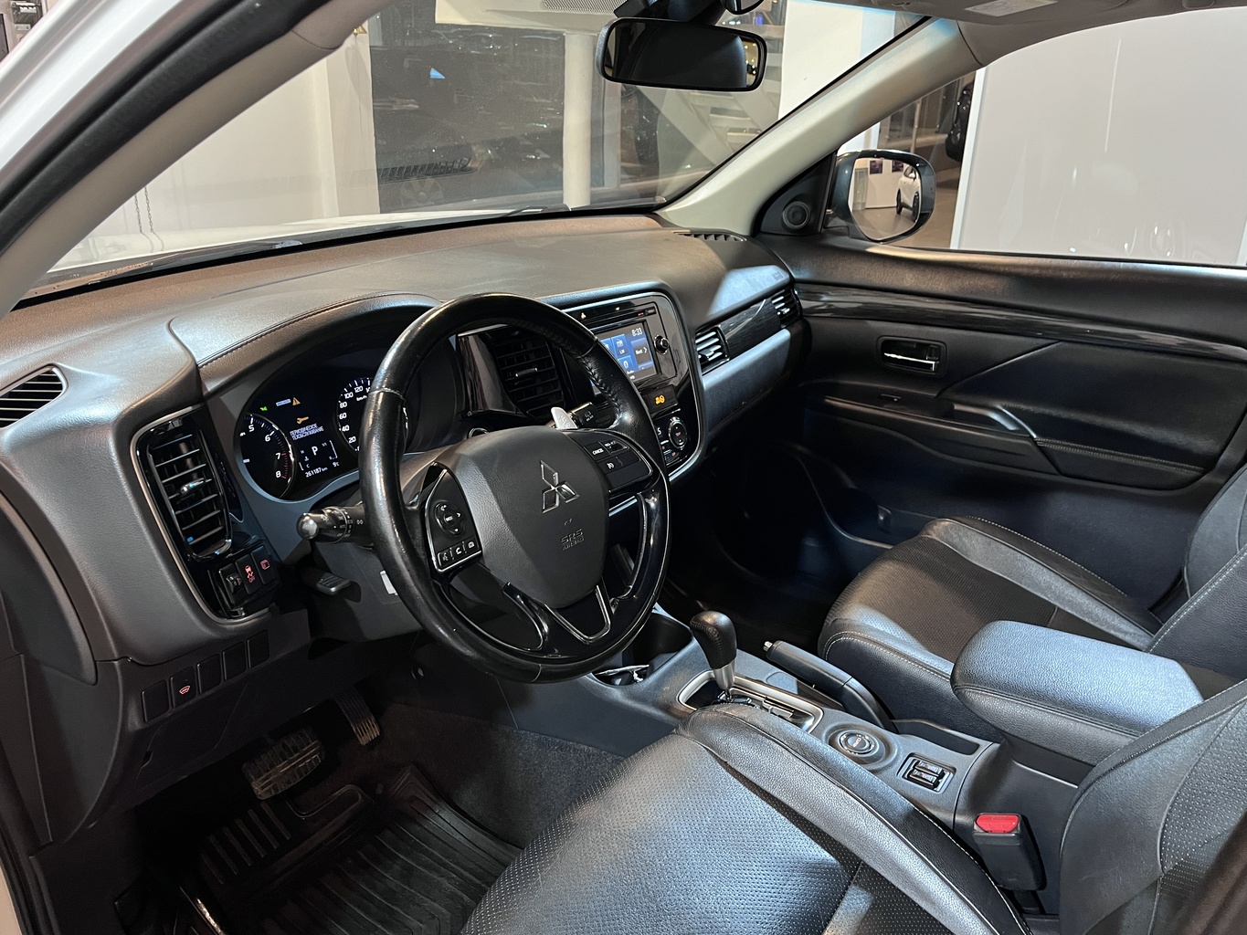MITSUBISHI OUTLANDER