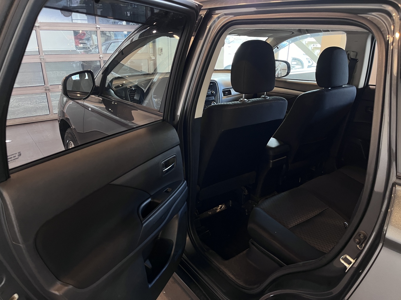 MITSUBISHI OUTLANDER