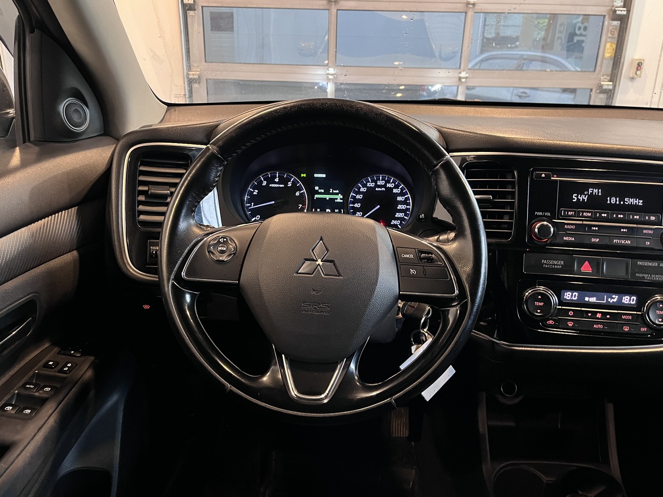 MITSUBISHI OUTLANDER