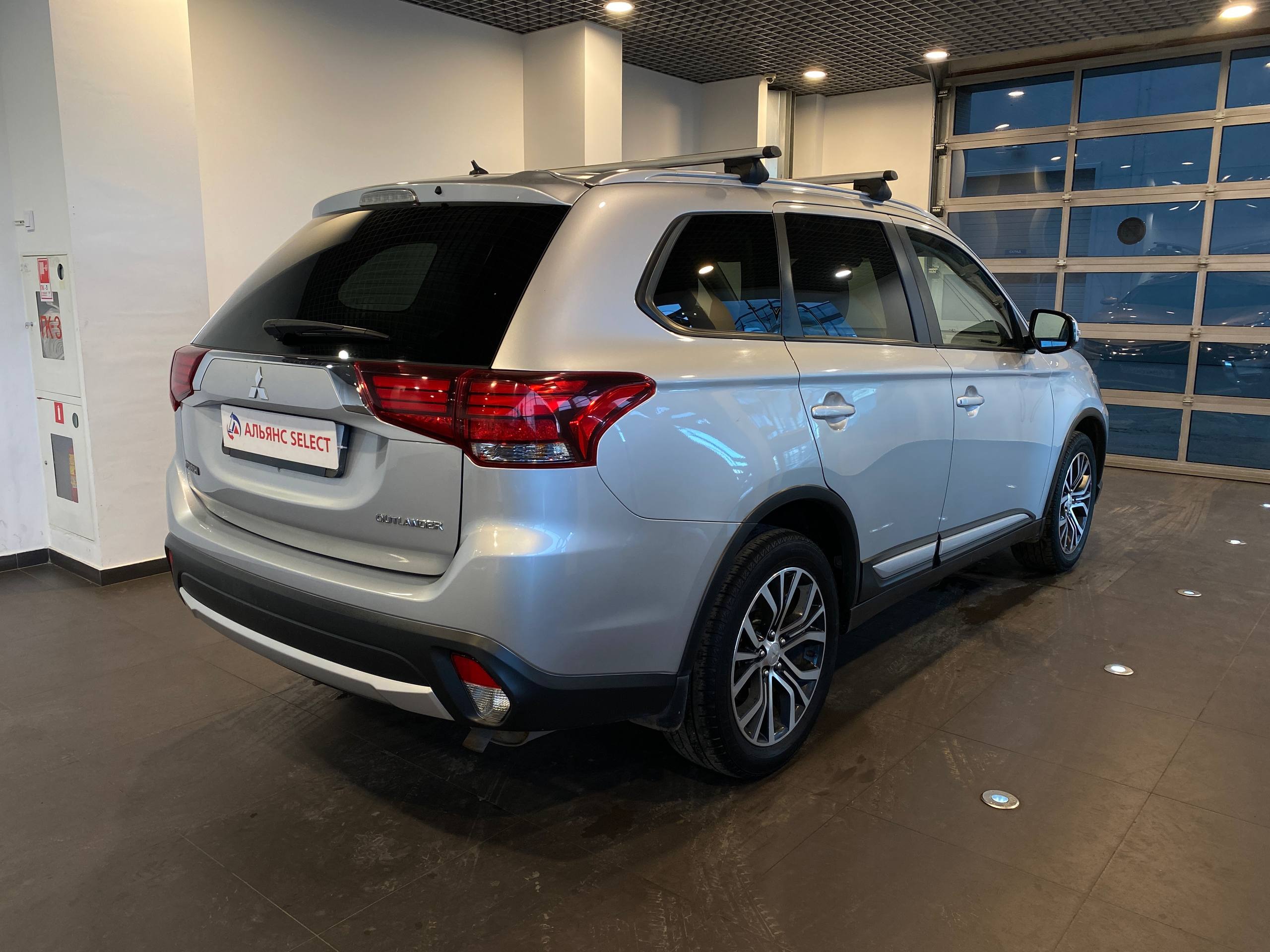 MITSUBISHI OUTLANDER