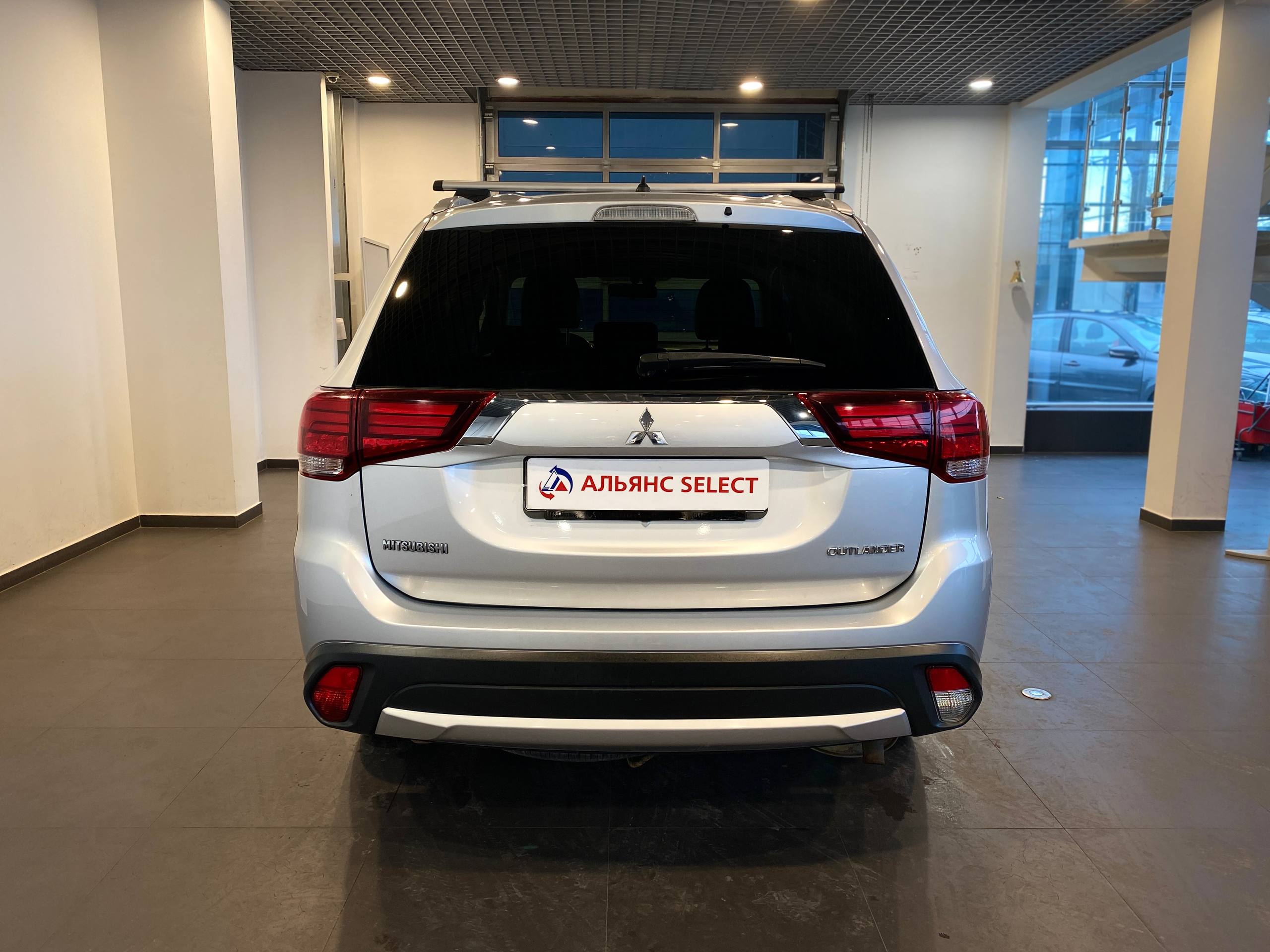 MITSUBISHI OUTLANDER