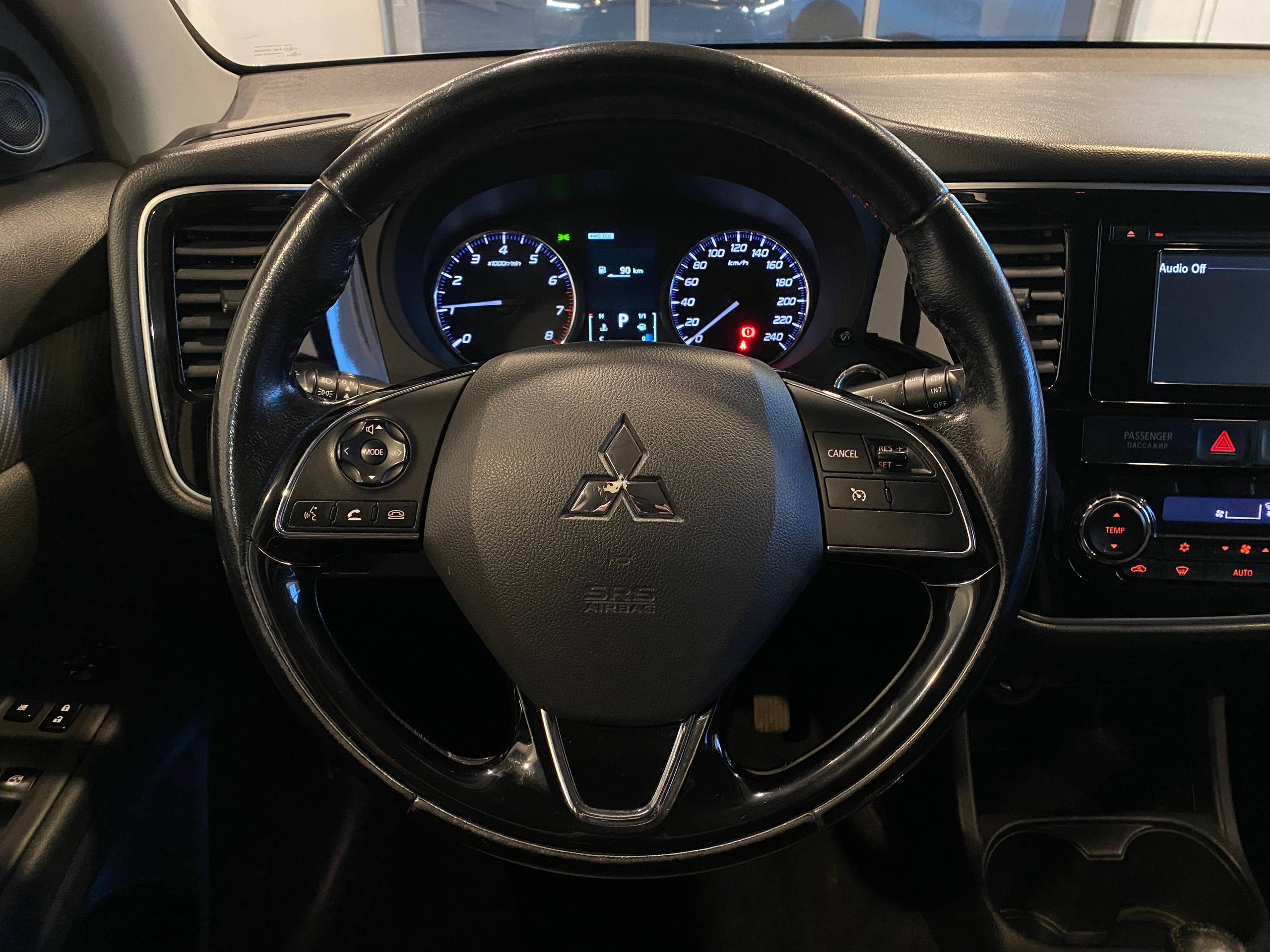 MITSUBISHI OUTLANDER