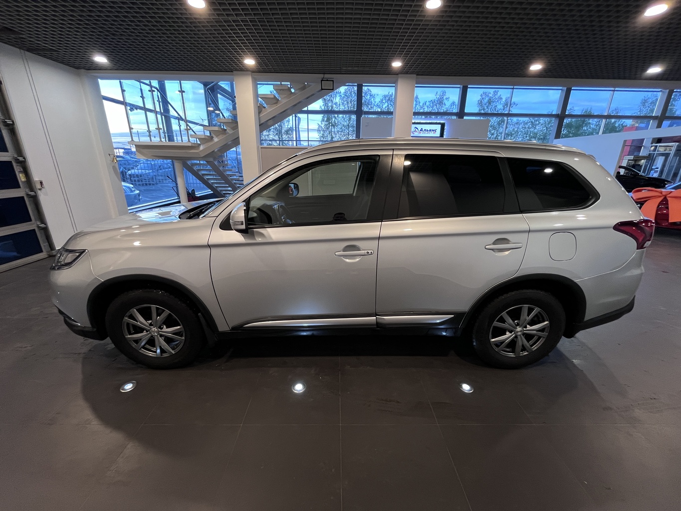 MITSUBISHI OUTLANDER