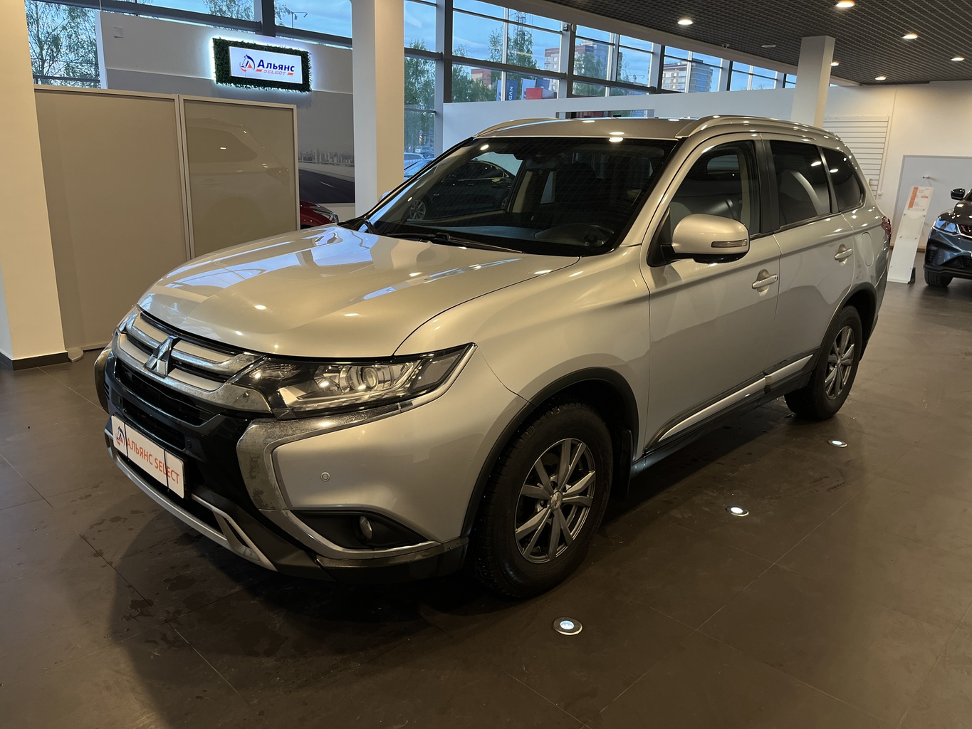 MITSUBISHI OUTLANDER
