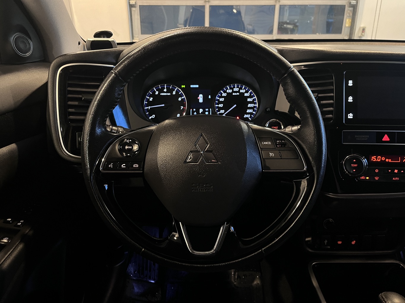 MITSUBISHI OUTLANDER