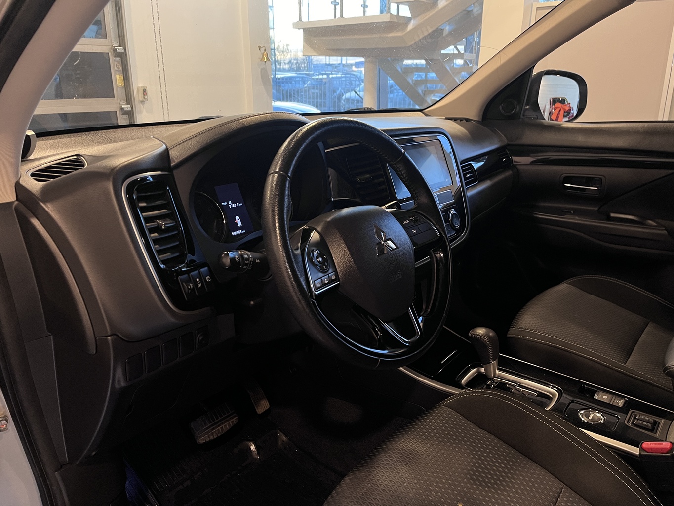 MITSUBISHI OUTLANDER