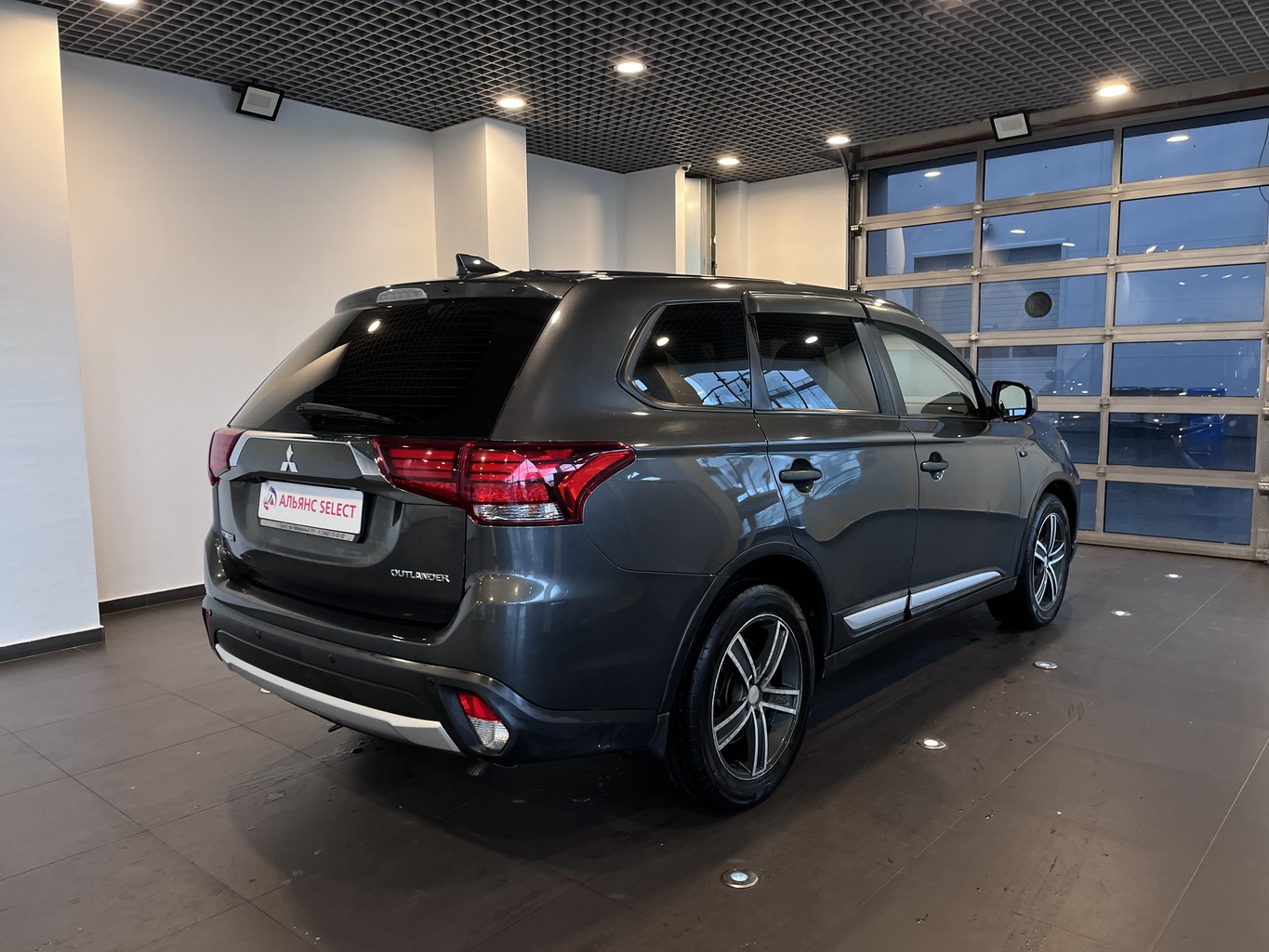 MITSUBISHI OUTLANDER