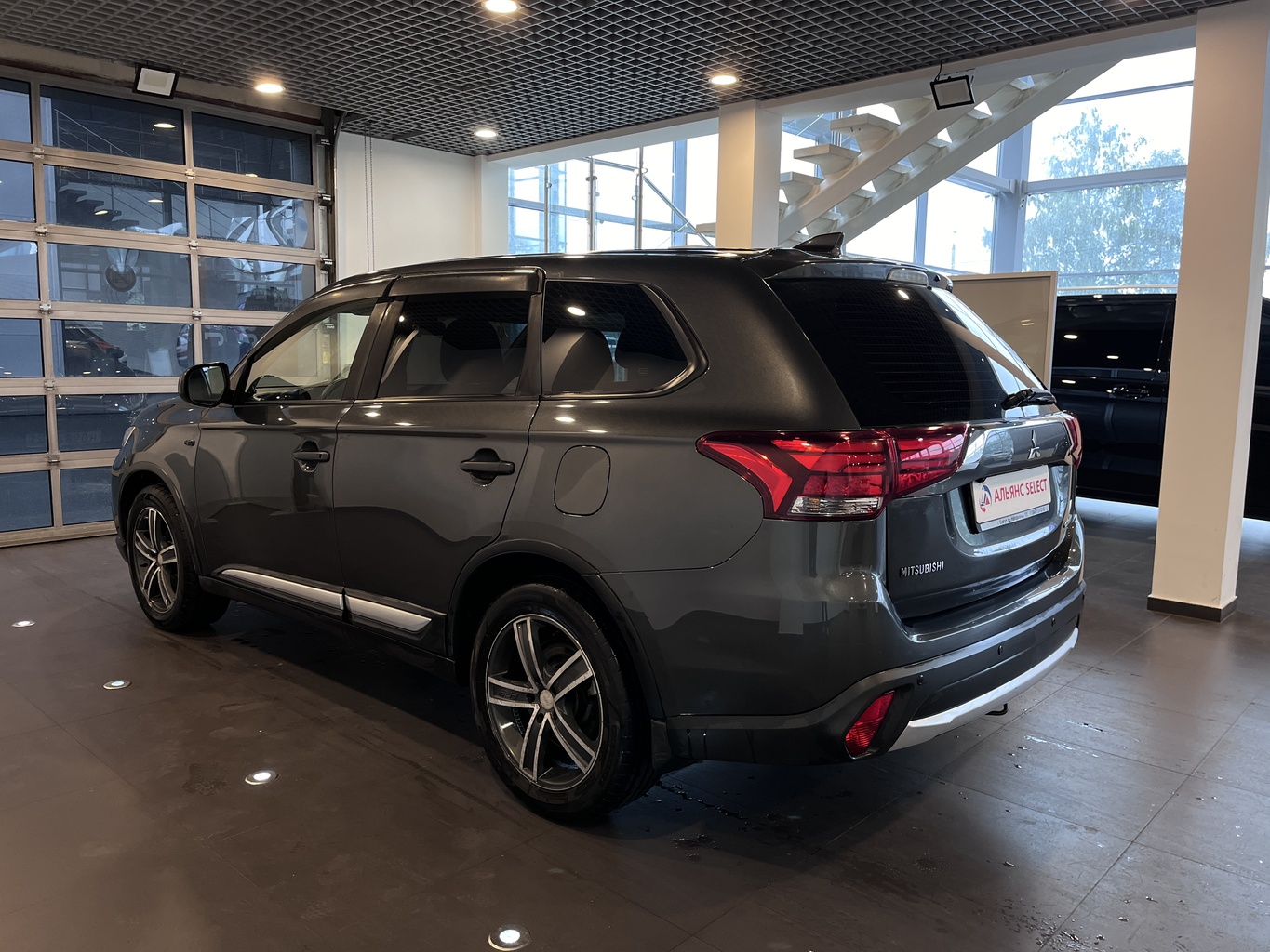 MITSUBISHI OUTLANDER