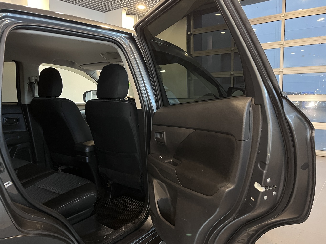 MITSUBISHI OUTLANDER
