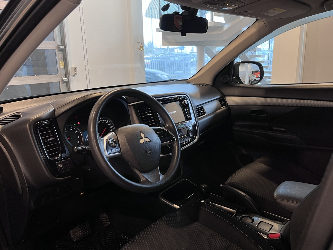 MITSUBISHI OUTLANDER