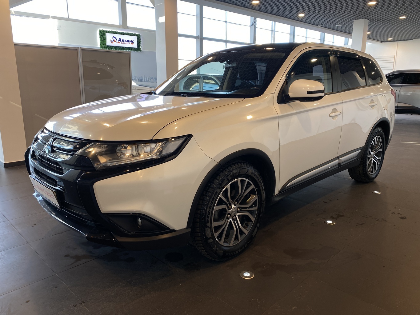 MITSUBISHI OUTLANDER