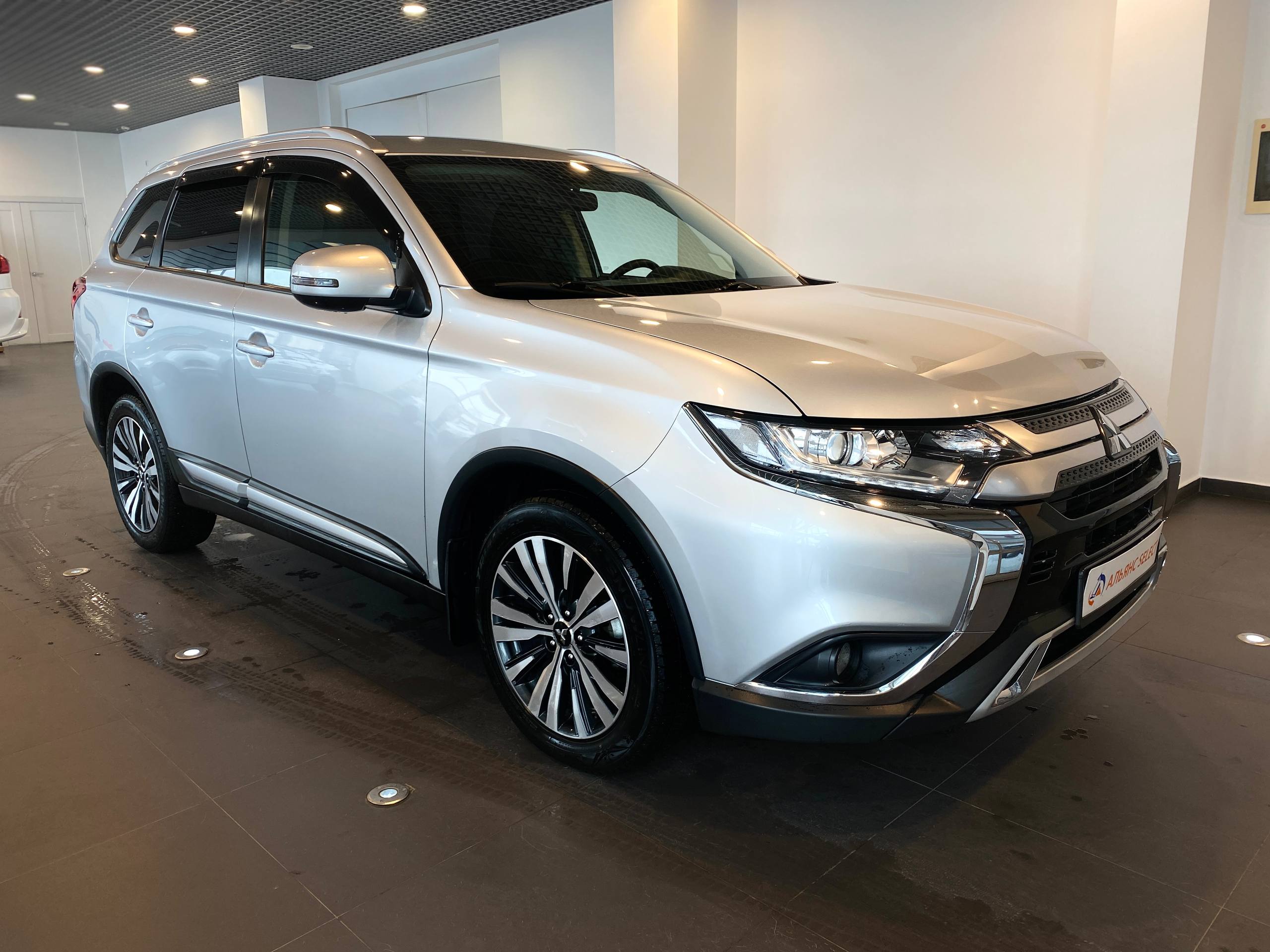 MITSUBISHI OUTLANDER