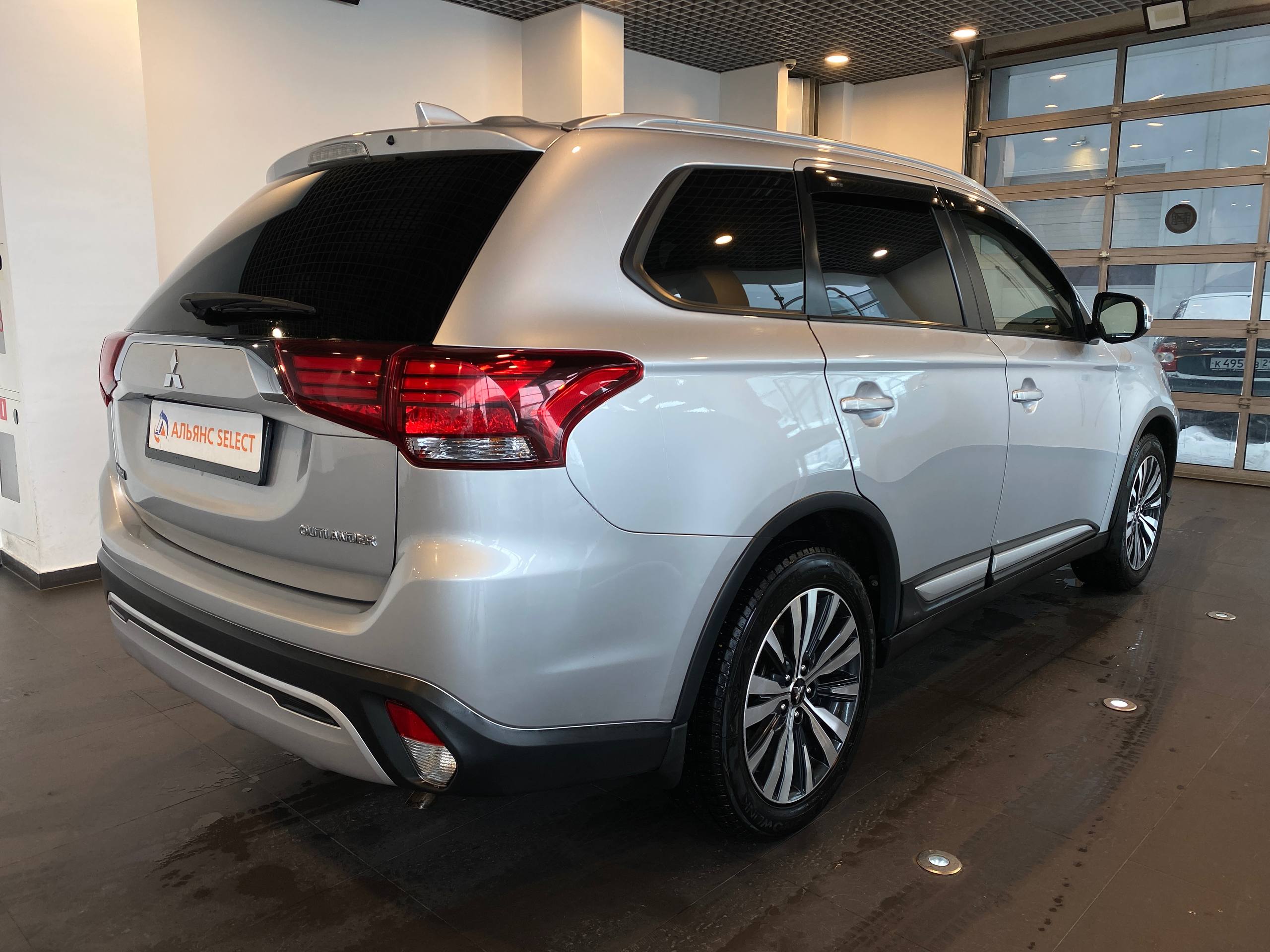 MITSUBISHI OUTLANDER