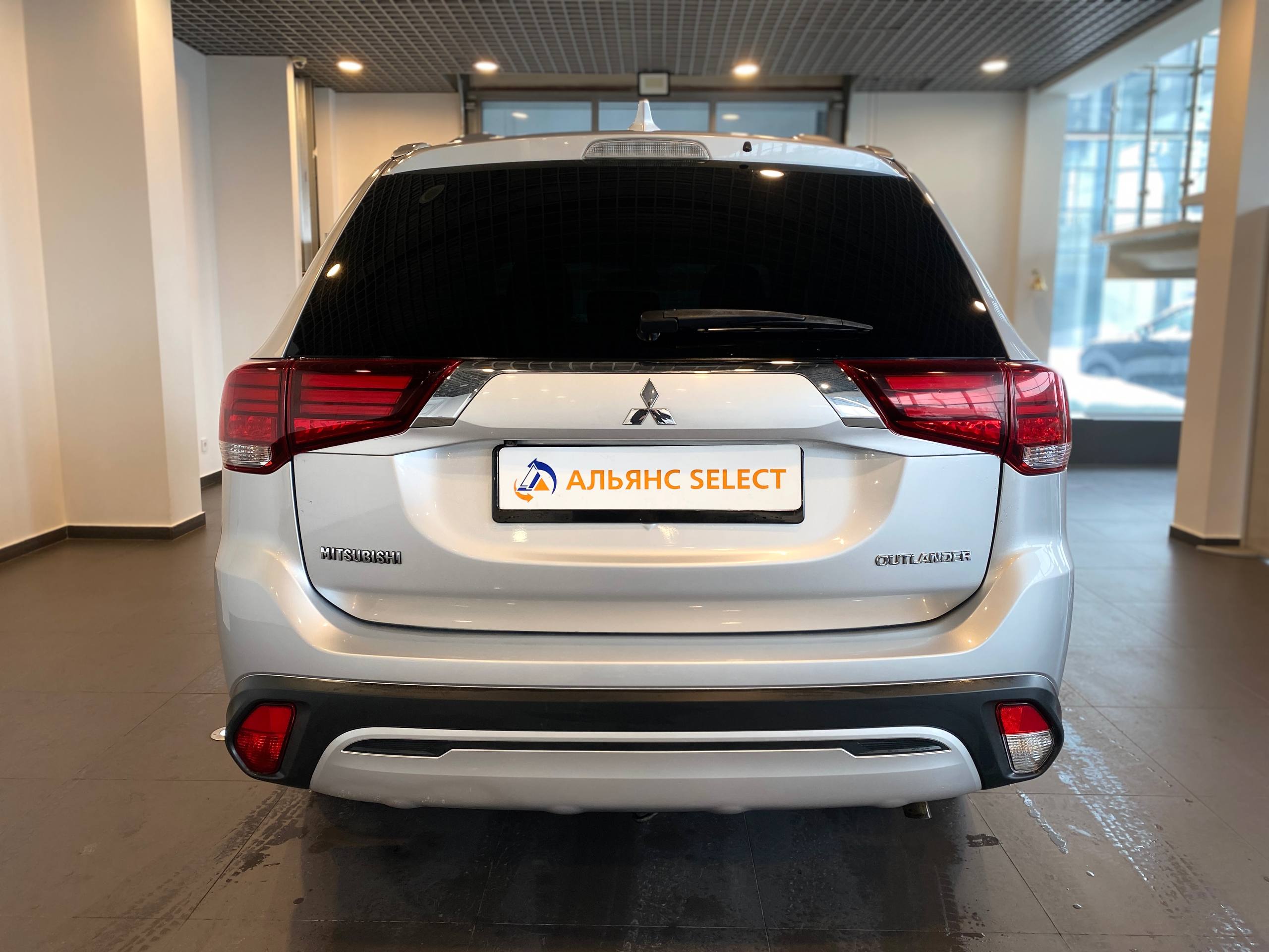 MITSUBISHI OUTLANDER