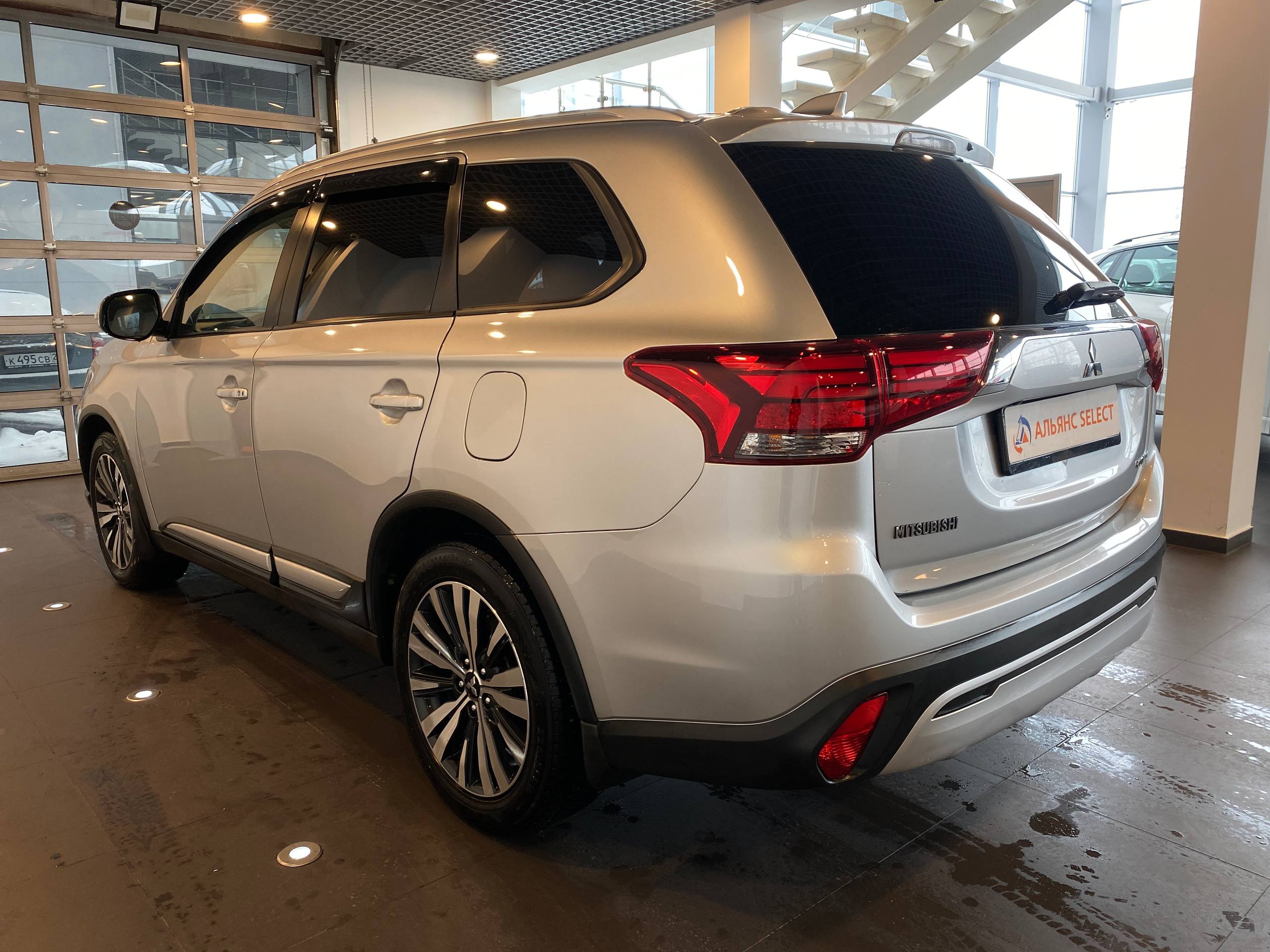 MITSUBISHI OUTLANDER