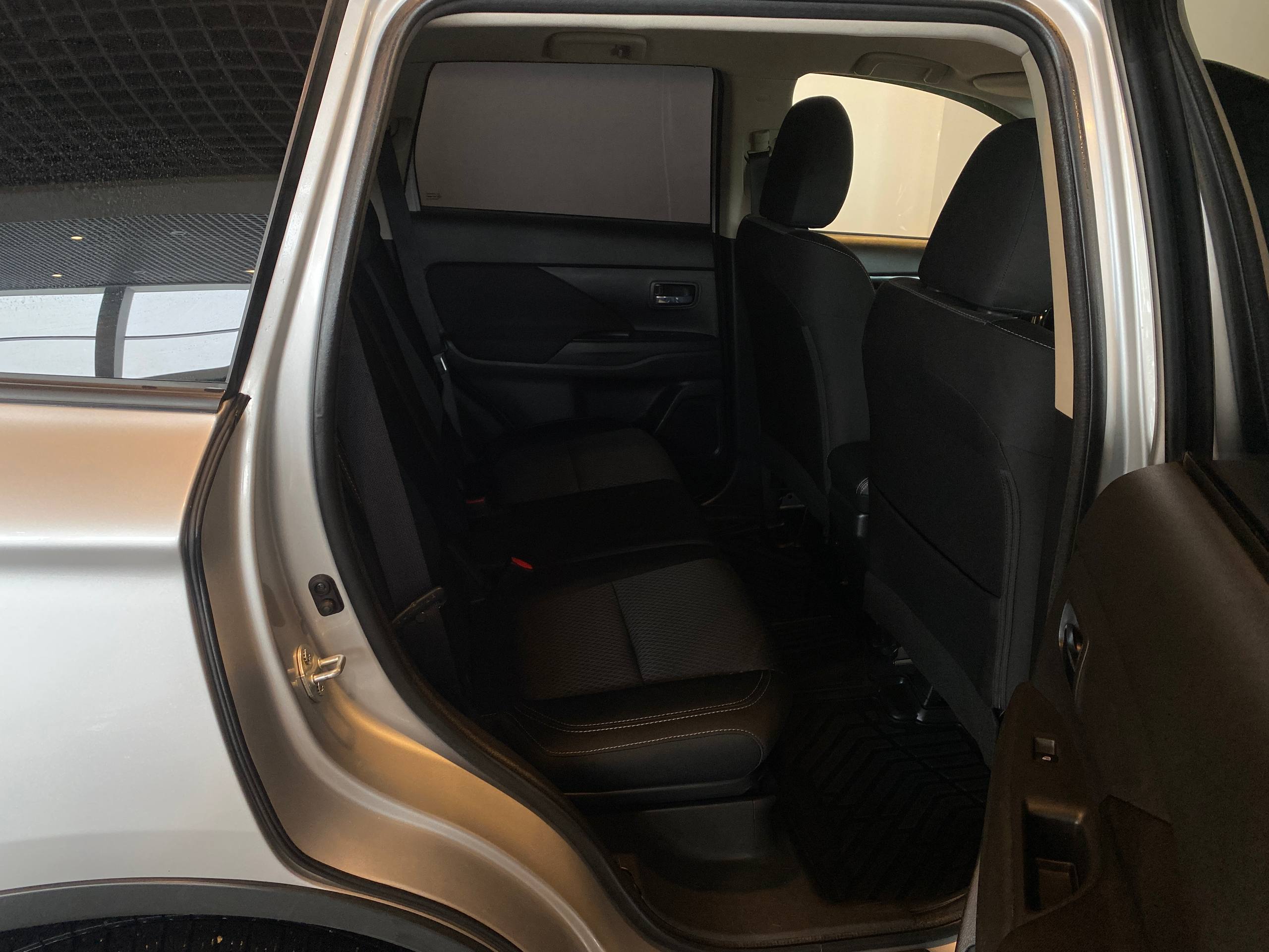 MITSUBISHI OUTLANDER