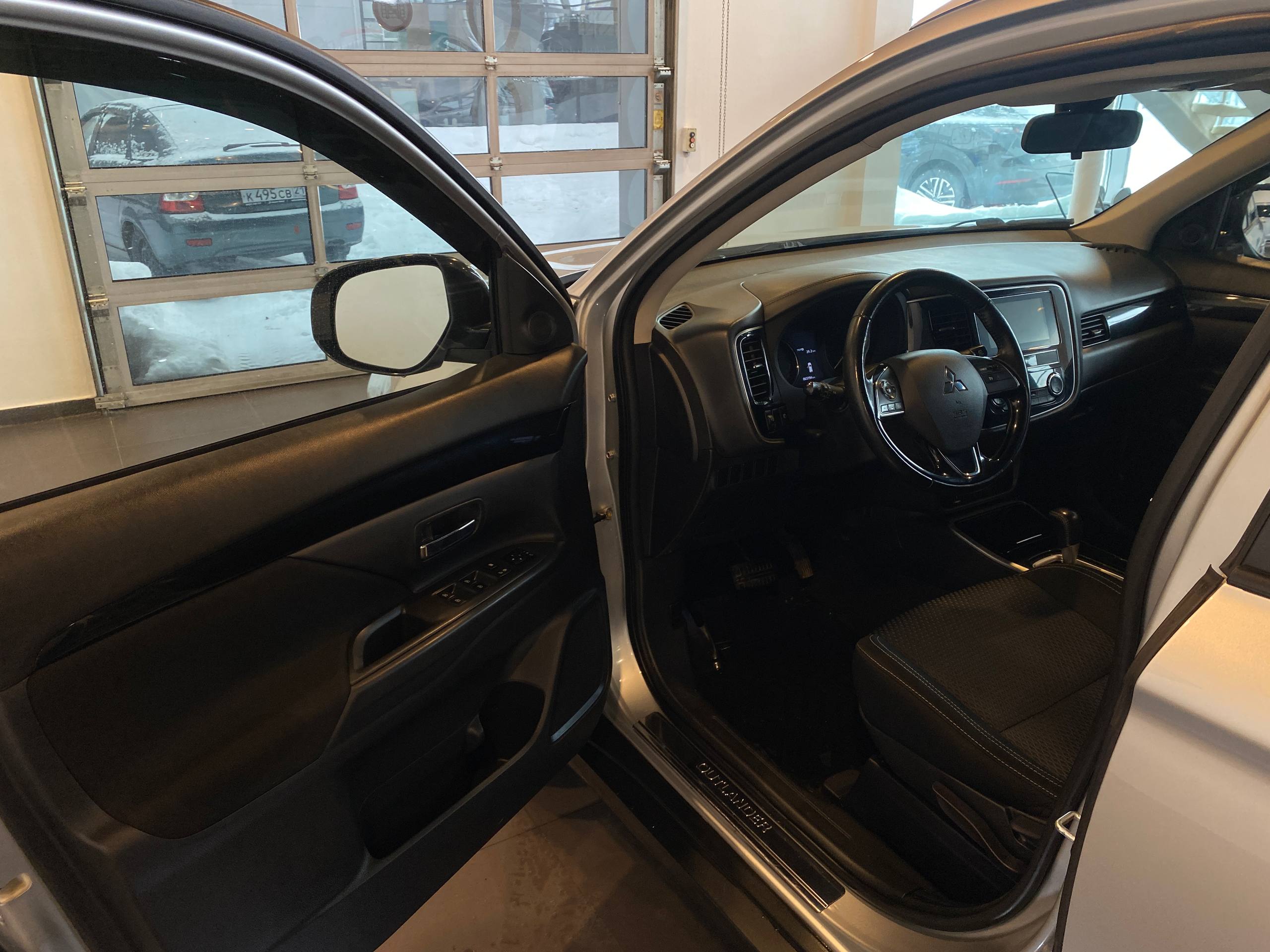 MITSUBISHI OUTLANDER